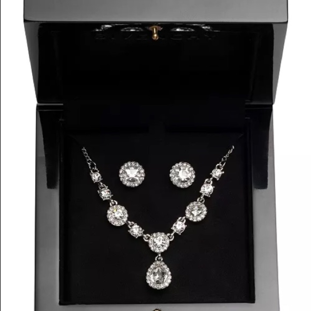 Givenchy
Silver-Tone Crystal Earrings & Necklace - Picture 2 of 8